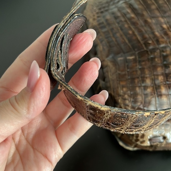 Real croc skin Vintage artisan made shoulder bag, brown. Hand made - Picture 11 of 17